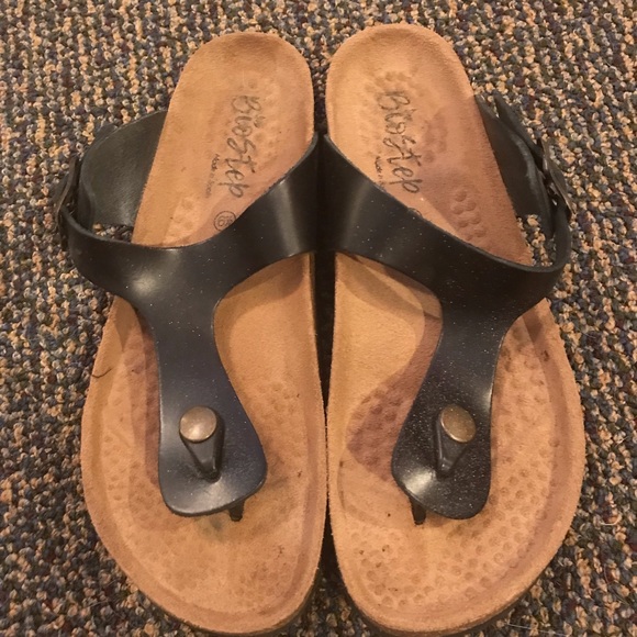 Sandals. - Picture 2 of 7